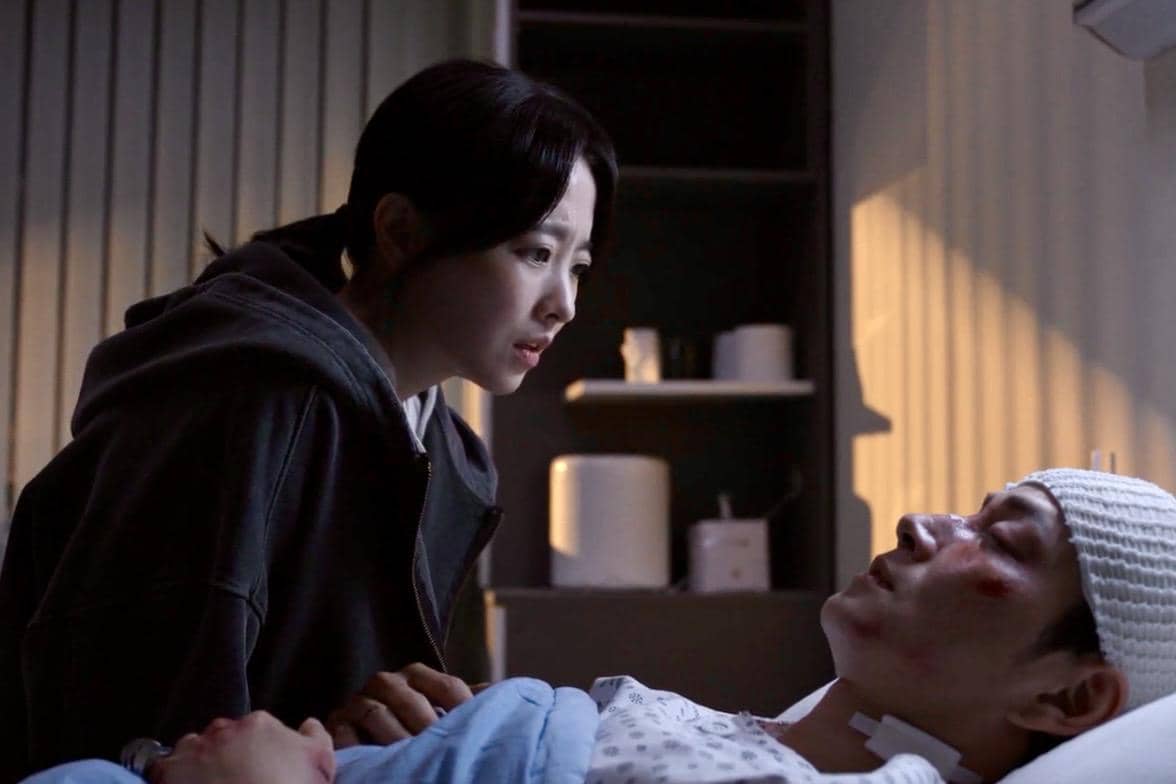 Kim Hee Ju (Park Bo Young) dan Lee Do Kyung (Lee Hyun Wook) dalam drakor Gold Land 
