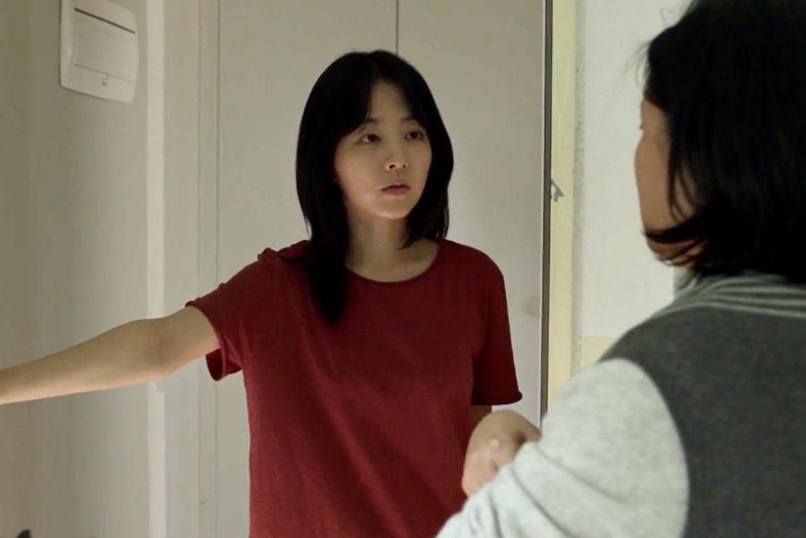 Kim Hee Ju (Park Bo Young) dalam drakor Gold Land 