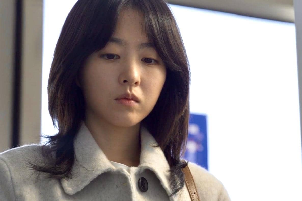 Kim Hee Ju (Park Bo Young) dalam drakor Gold Land 