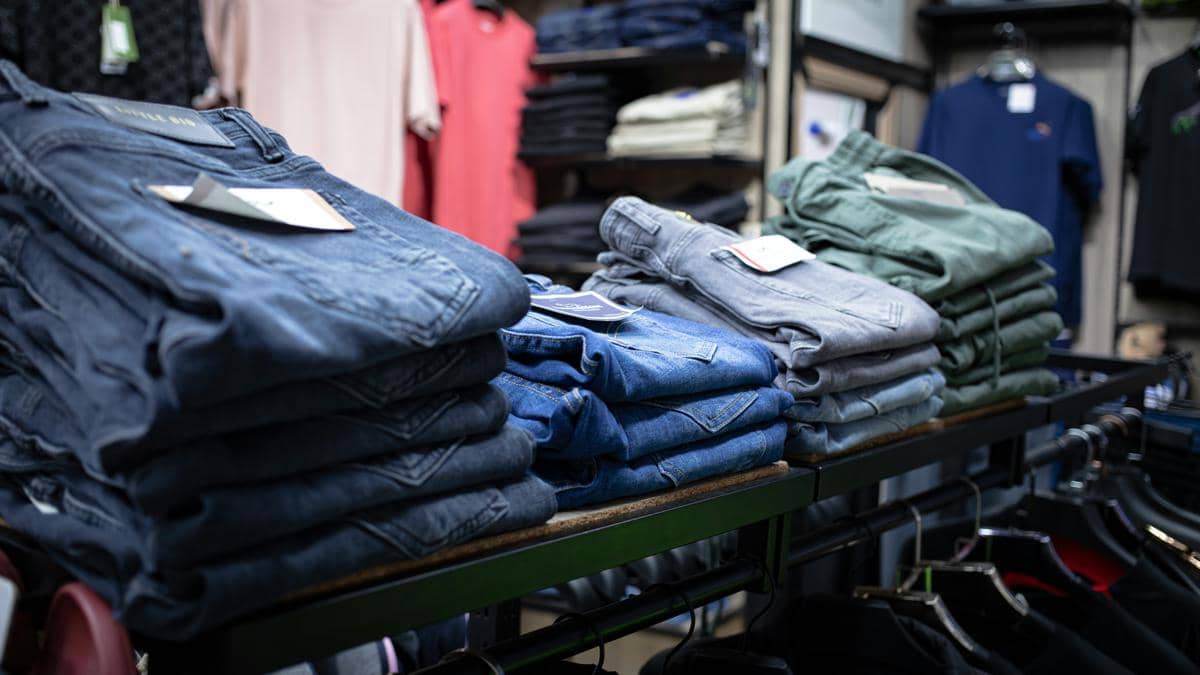 ilustrasi celana jeans