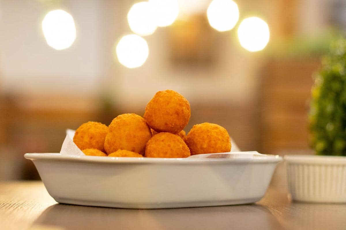 ilustrasi cheese ball 