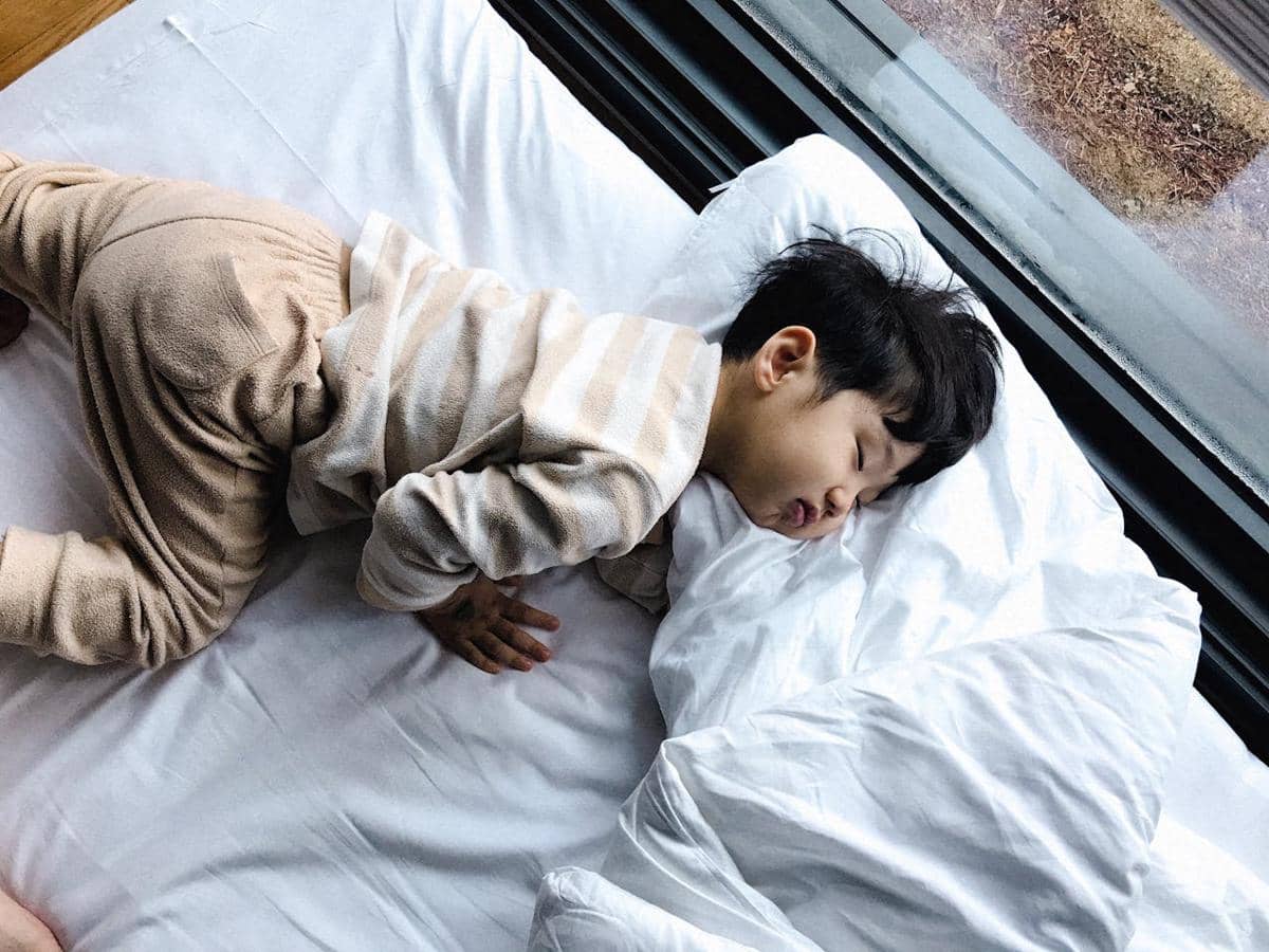 ilustrasi anak sedang tidur