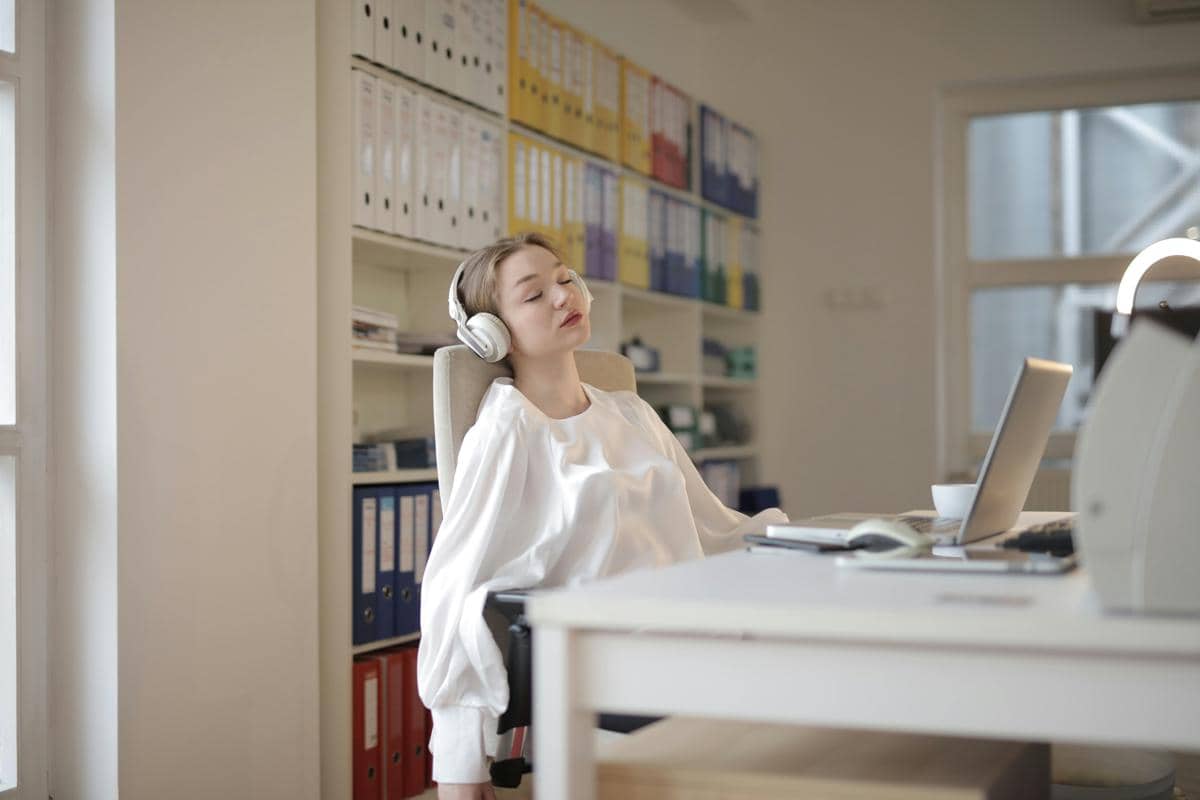 Jenuh di kantor.
