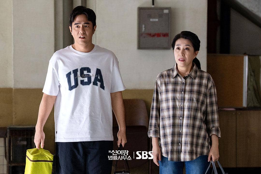 7 Pergulatan Batin Park Kyung Hwa pada Arwah Suaminya di Phantom Lawyer