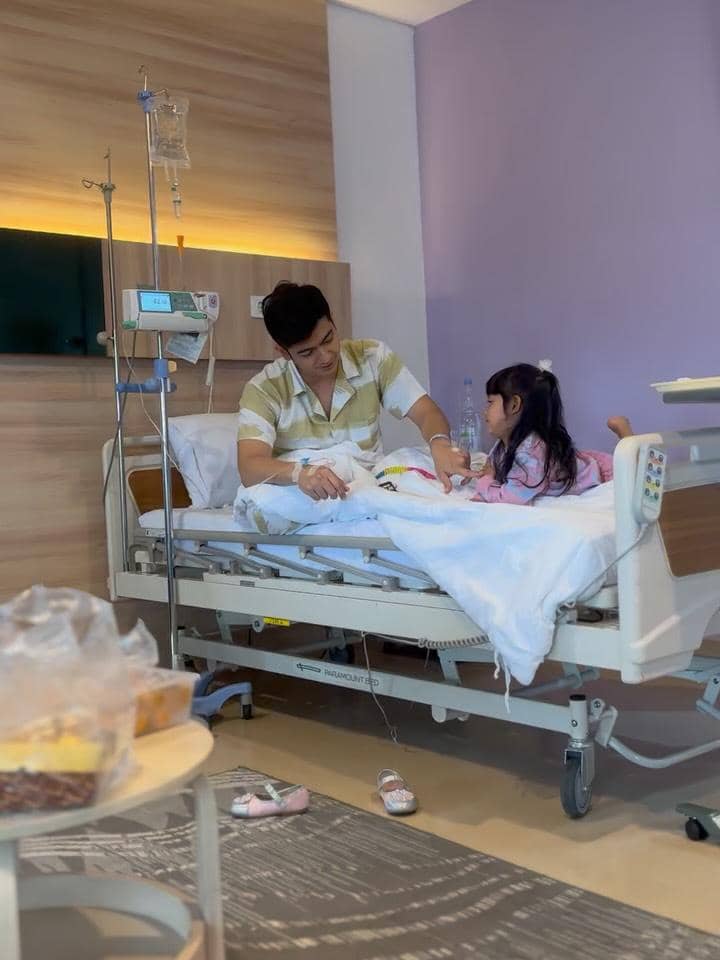 Teuku Ryan dirawat di RS dan ditemani Moana