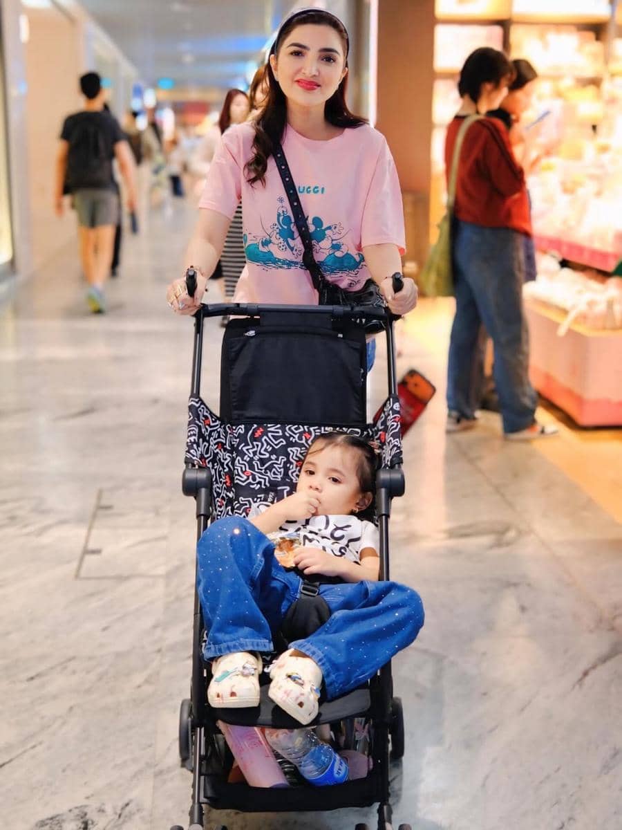 Ashanty berlibur bersama anak dan cucu ke Singapura