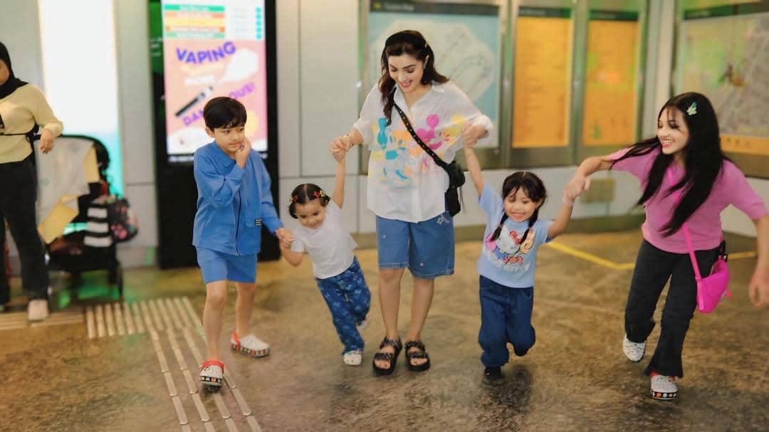 Ashanty berlibur bersama anak dan cucu ke Singapura