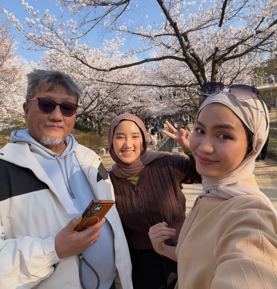 Xaviera Putri saat berkeliling Seoul dengan sang ayah