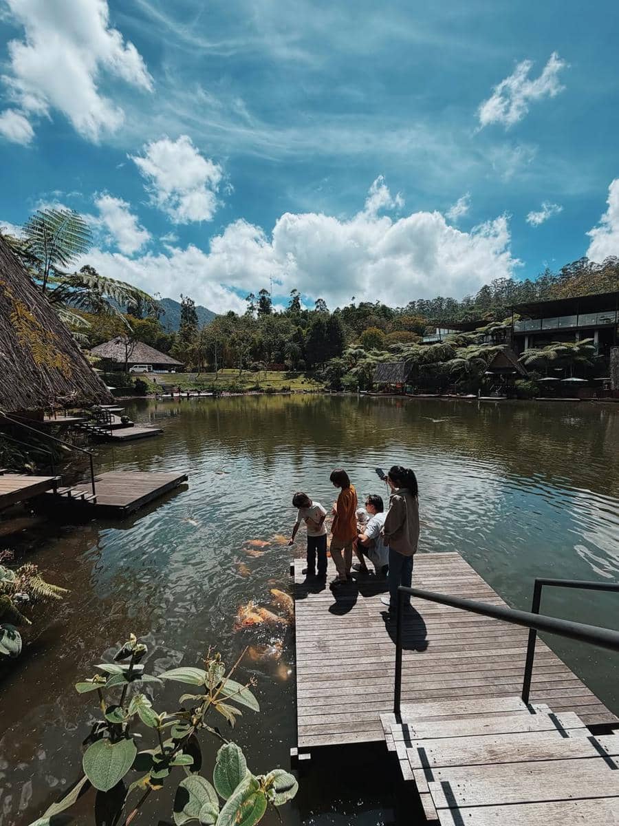 Keluarga Ringgo Agus liburan di Dusun Bambu, Lembang