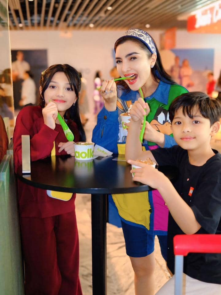 Ashanty berlibur bersama anak dan cucu ke Singapura