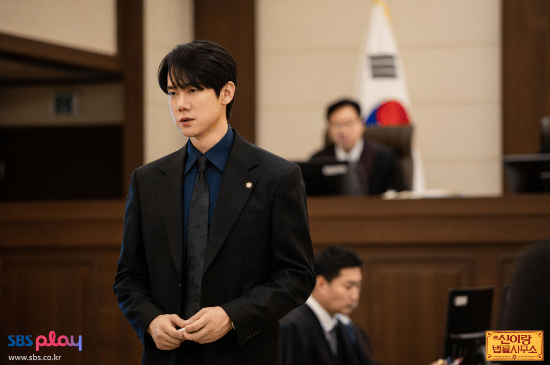 7 Ciri Khas Shin I Rang sebagai Pengacara Hantu di Phantom Lawyer