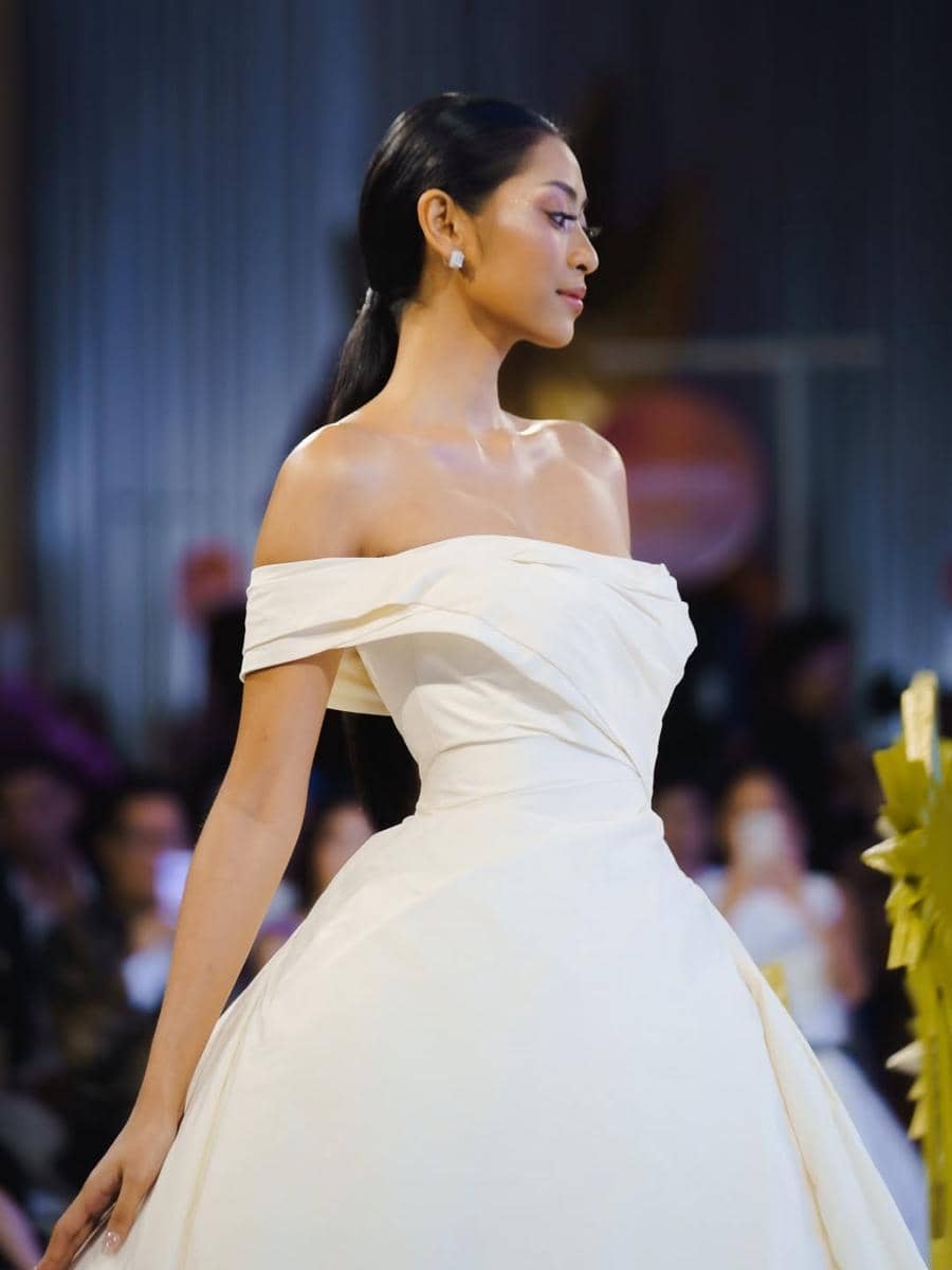 potret Agnes Rahajeng, Puteri Indonesia 2026 di fashion show 