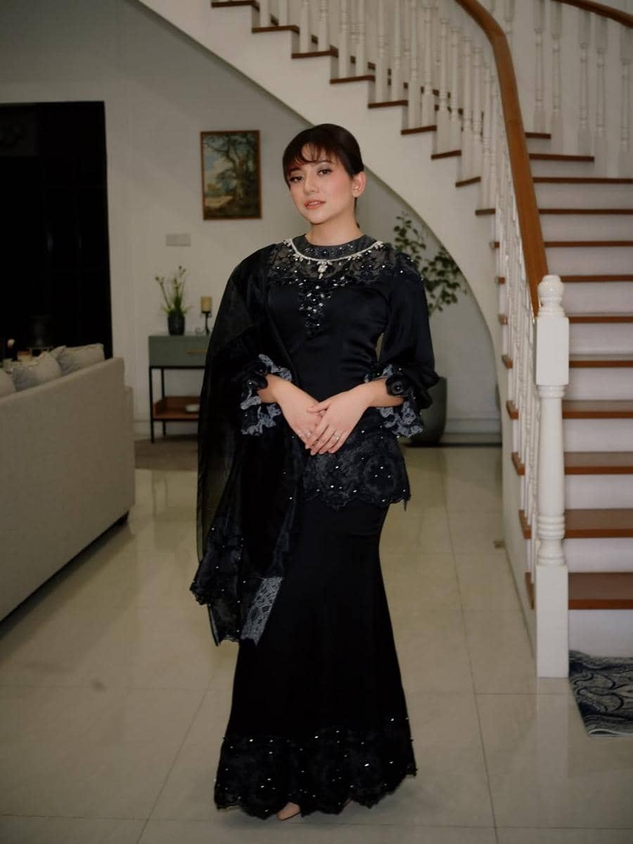 momen Rizkina Nazar menghadiri pernikahan Syifa Hadju dan El Rumi