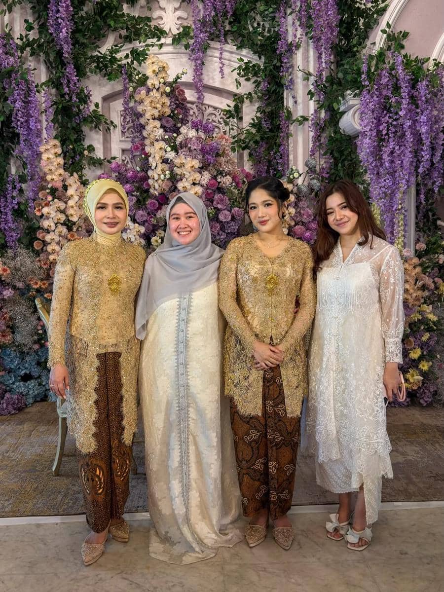 momen Rizkina Nazar menghadiri pernikahan Syifa Hadju dan El Rumi