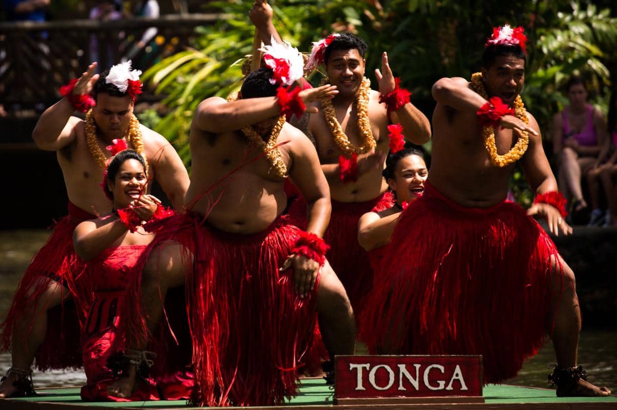 komunitas Tonga di berbagai negara tetap melestarikan budaya mereka melalui pertunjukan dan tradisi.