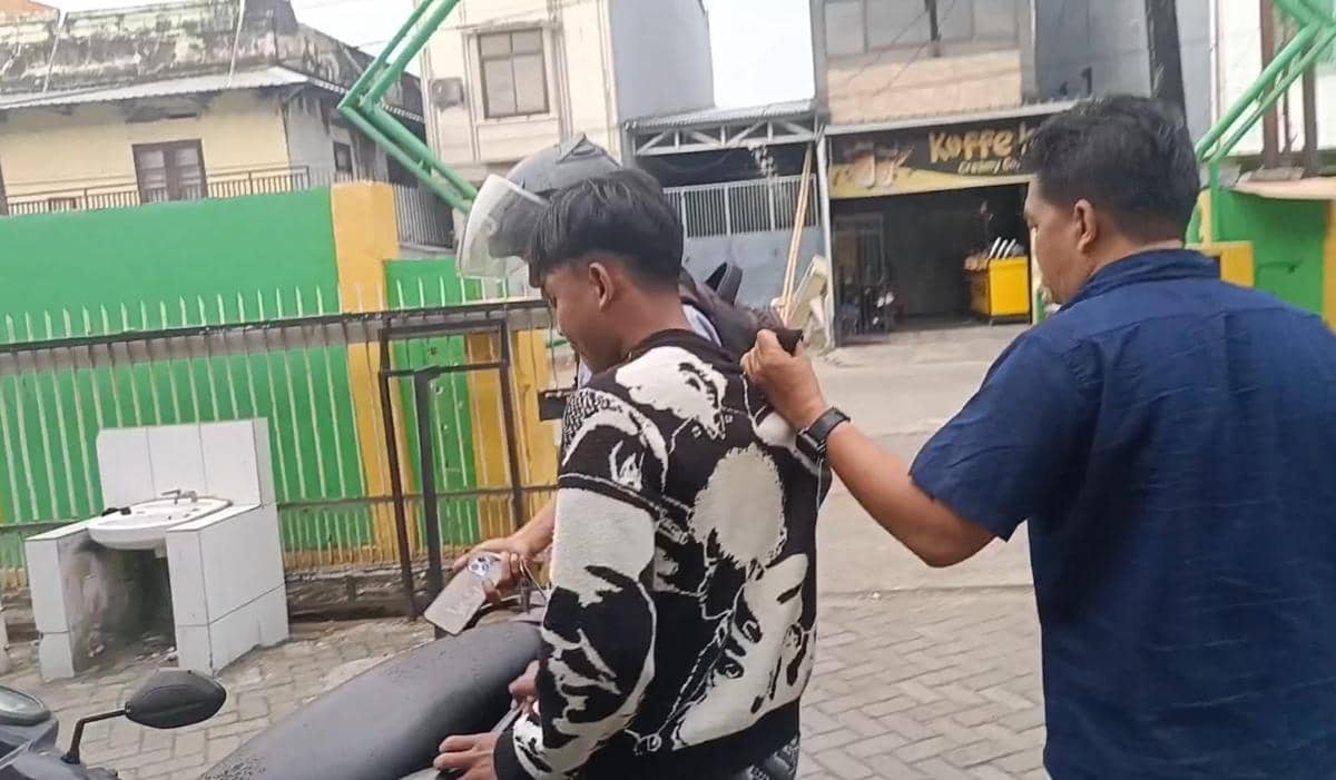 Salah satu dari tujuh terduga pelaku yang menyerang korban. Dok. Polres Pelabuhan Makassar