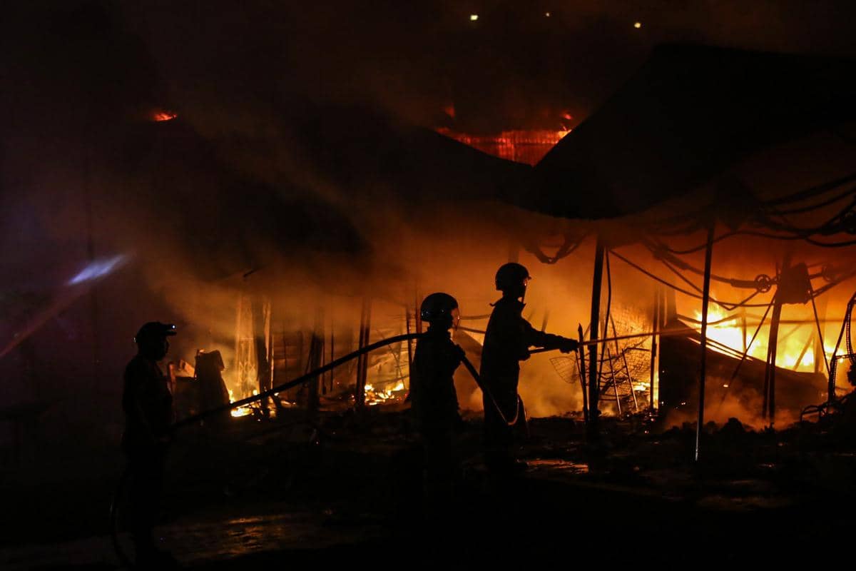 Kebakaran Pasar Kanjengan Hanguskan 200 Kios, Kerugian Diperkirakan Miliaran