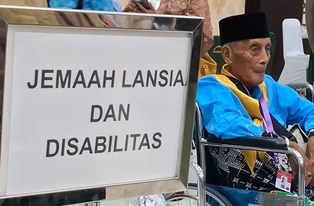 Jemaah haji kelompok terbang (kloter 13) asal Maluku Utara tiba di Asrama Haji Sudiang, Makassar, Rabu (29/4/2025). (IDN Times/Darsil Yahya)