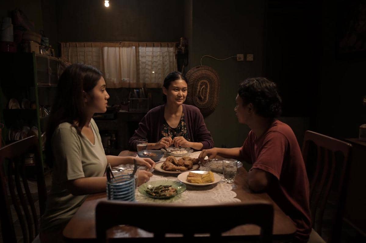 Still foto Crocodile Tears