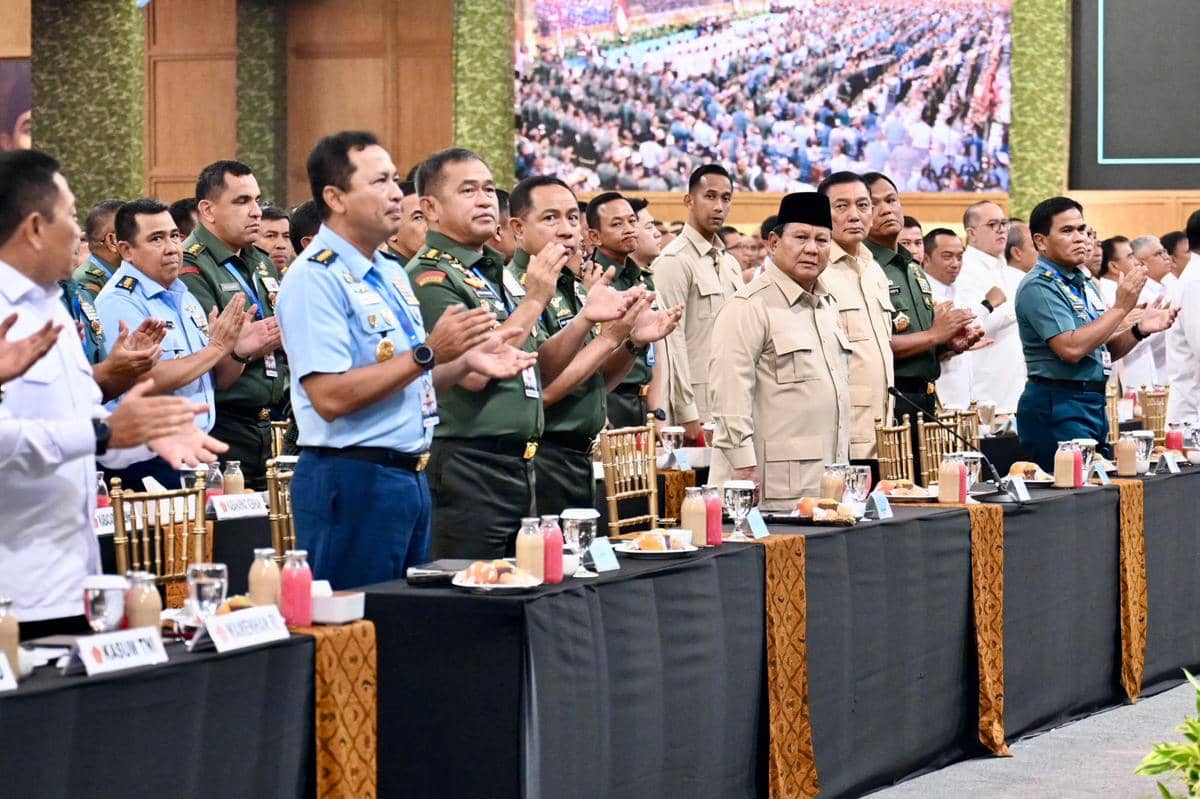 Prabowo Beri Taklimat ke 1.500 Dansat TNI, Disambut 'Maju Tak Gentar'