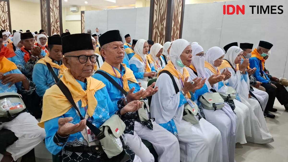 Jemaah calon haji asal Maluku Utara saat berada di Asrama Haji Sudiang Makassar, Kamis (30/4/2026). IDN Times/Darsil Yahya