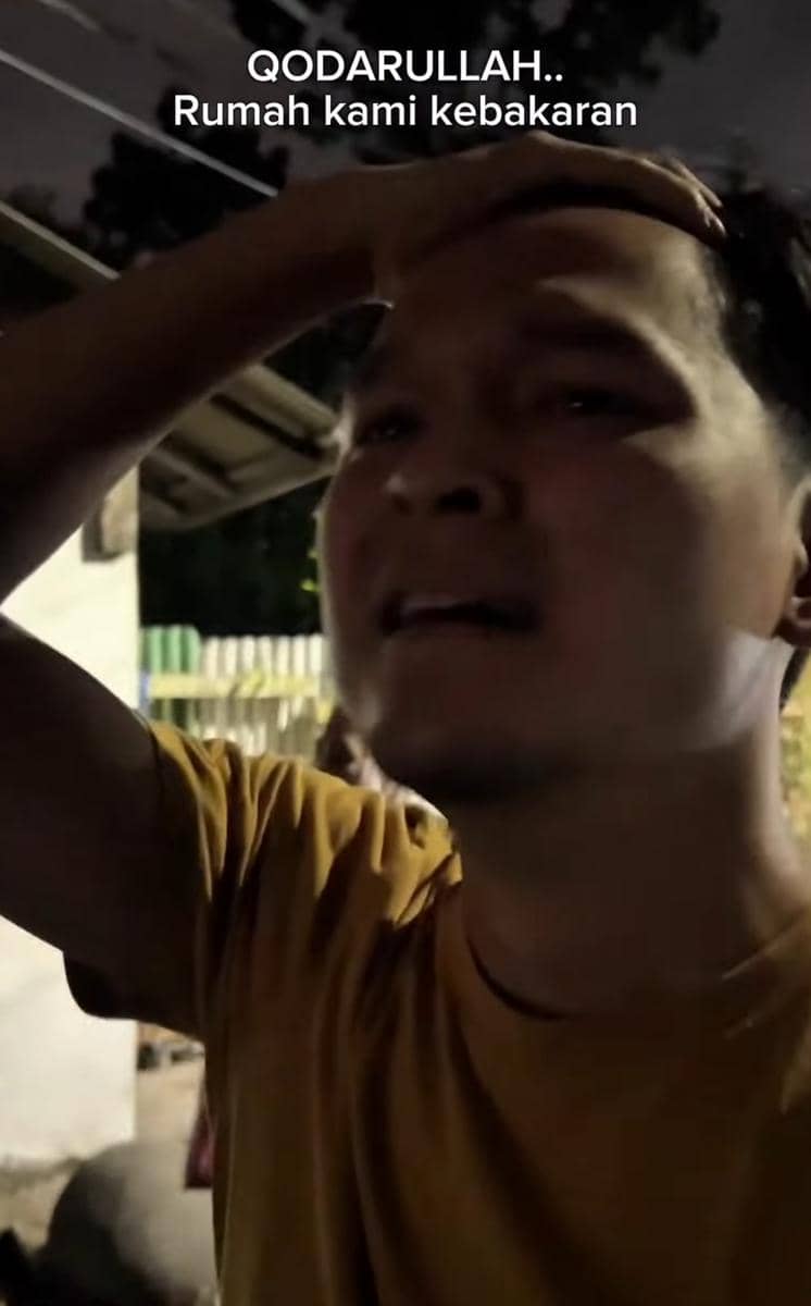 Rumah Anisa Rahma kebakaran 