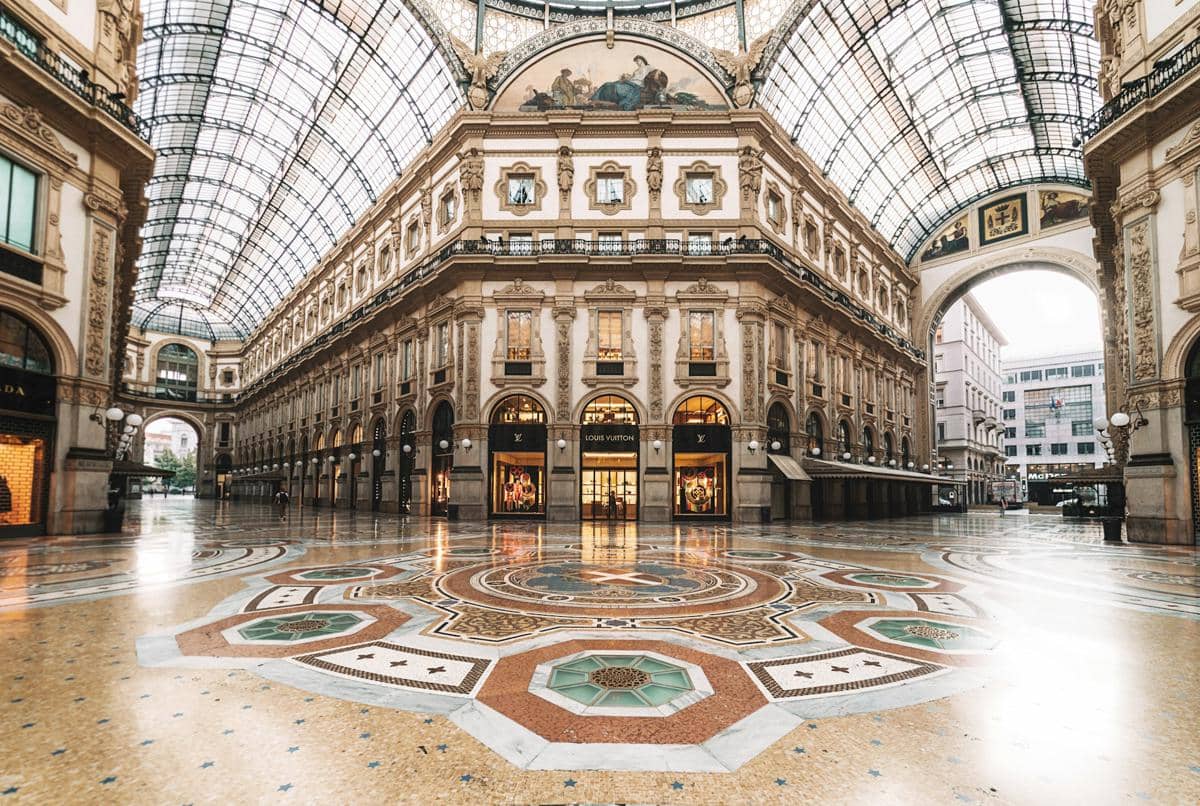 Potret Galleria Vittorio Emanuele II di Milan, Italia 