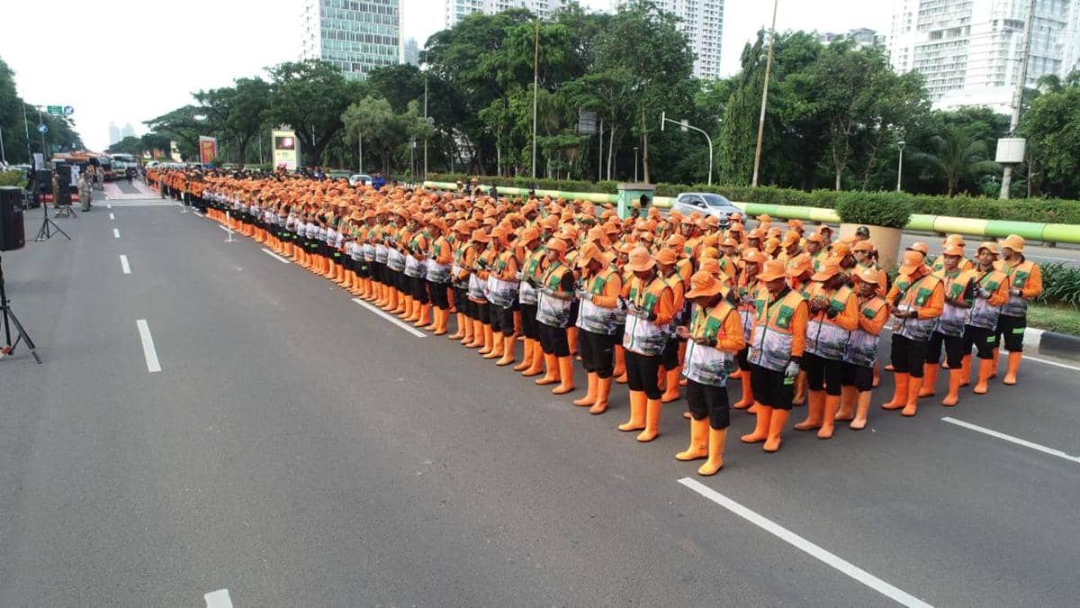 1.400 Petugas DLH DKI Diterjunkan di Hari Buruh Monas 