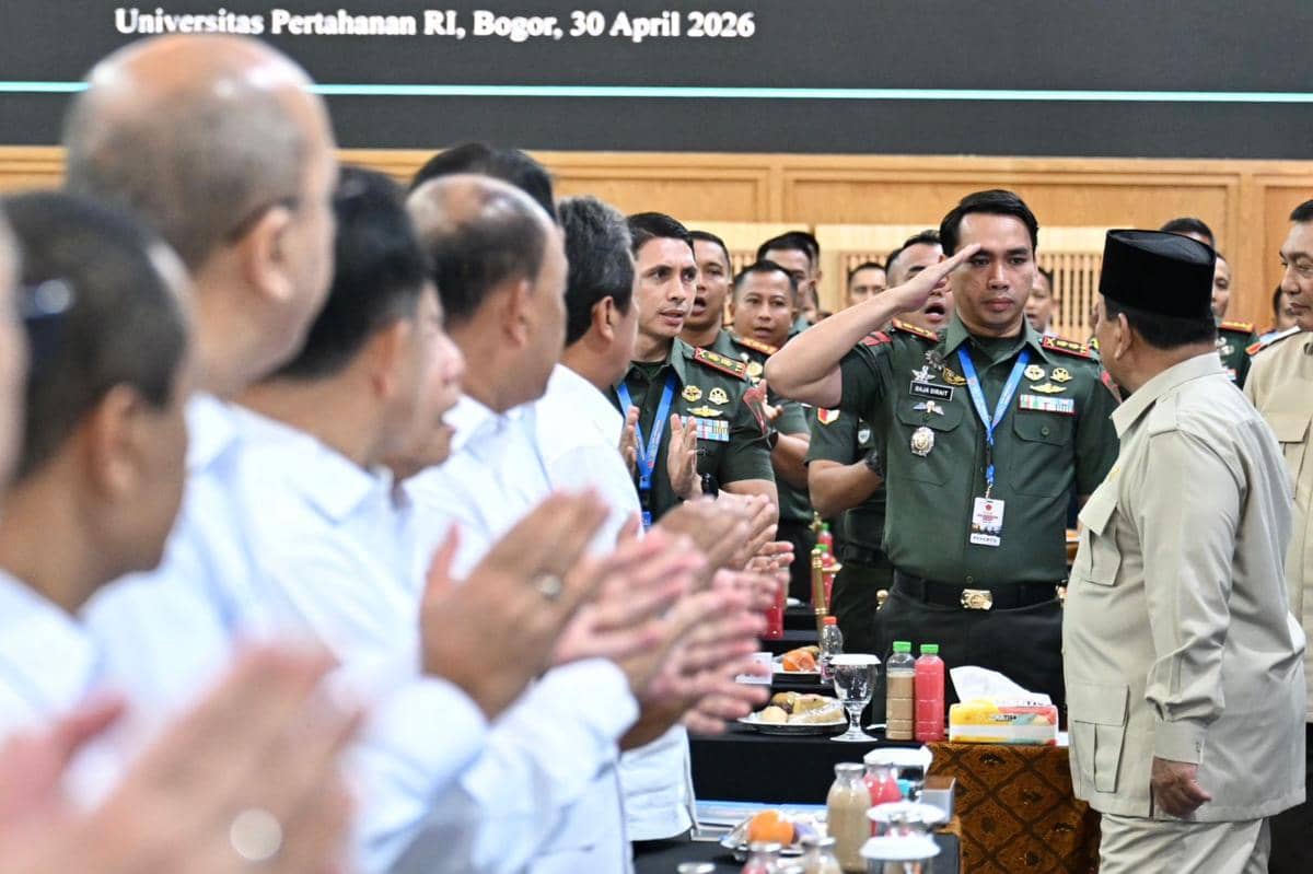 Presiden Prabowo Subianto memberikan taklimat kepada para Komandan Satuan TNI Tahun 2026 dalam sebuah acara yang digelar di Universitas Pert