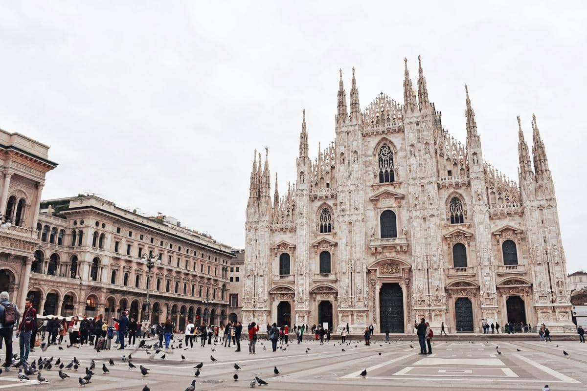 Potret Piazza del Duomo dan Duomo di Milano, Milan, Italia
