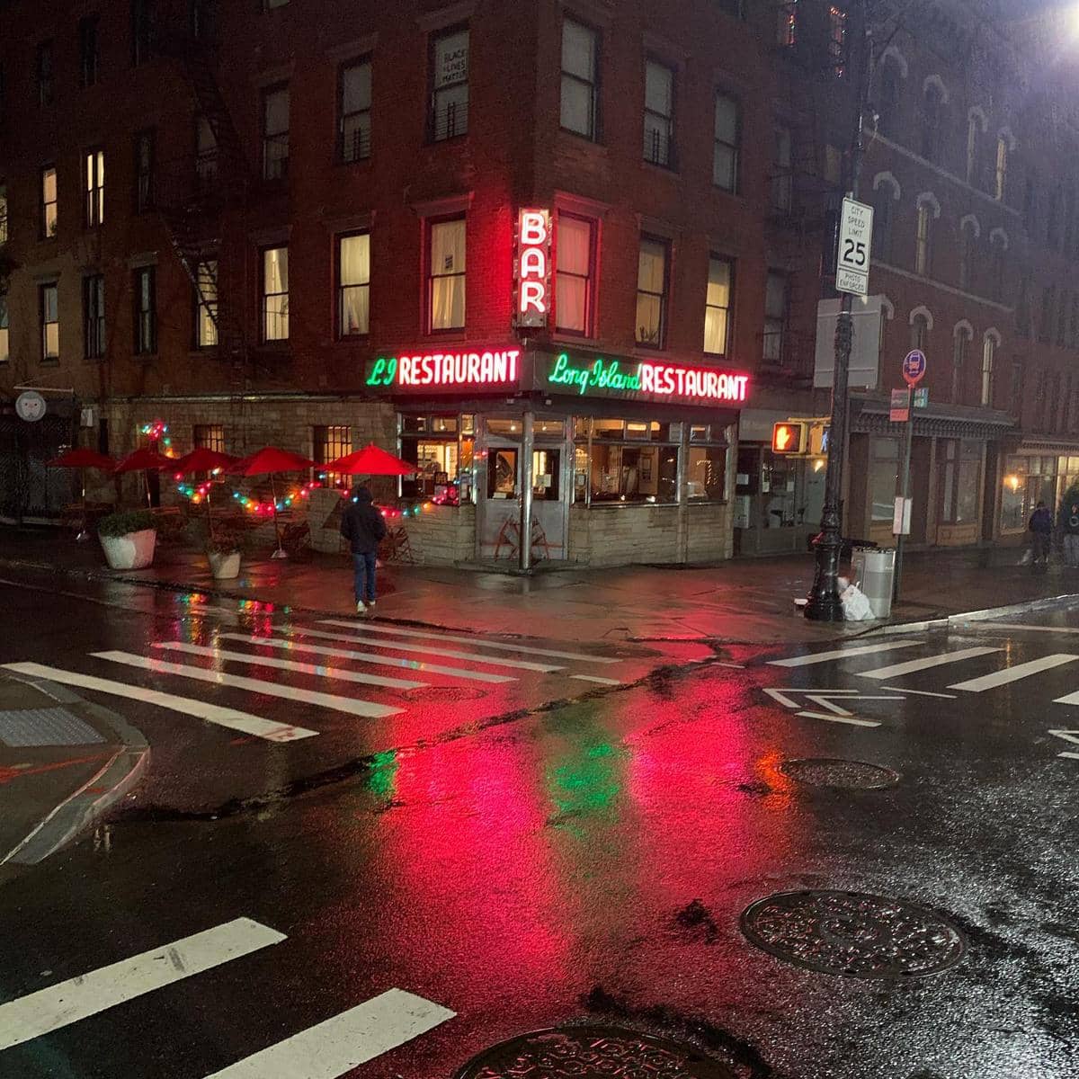 Potret The Long Island Bar and Restaurant di Brooklyn, New York