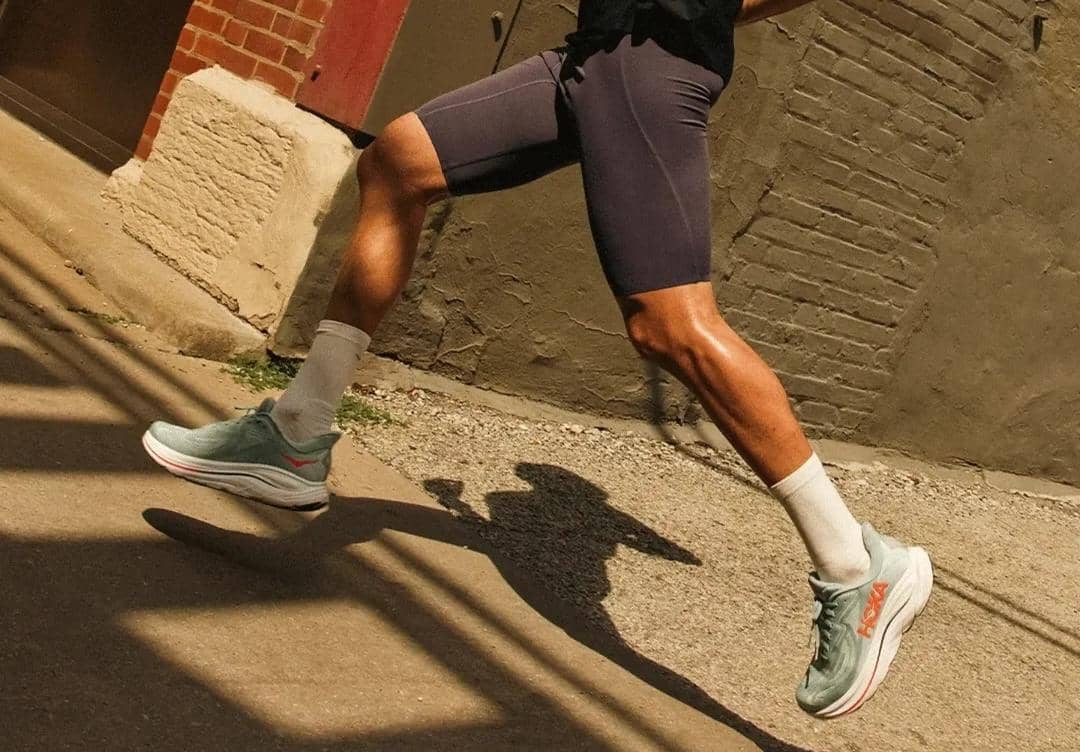 5 Sepatu Road Running Hoka untuk Semua Level Runner, Best Pick! 