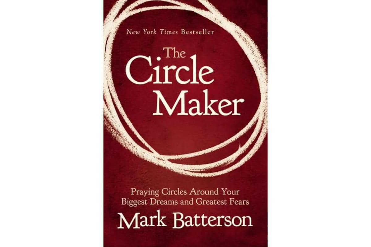 cover buku The Circle Maker