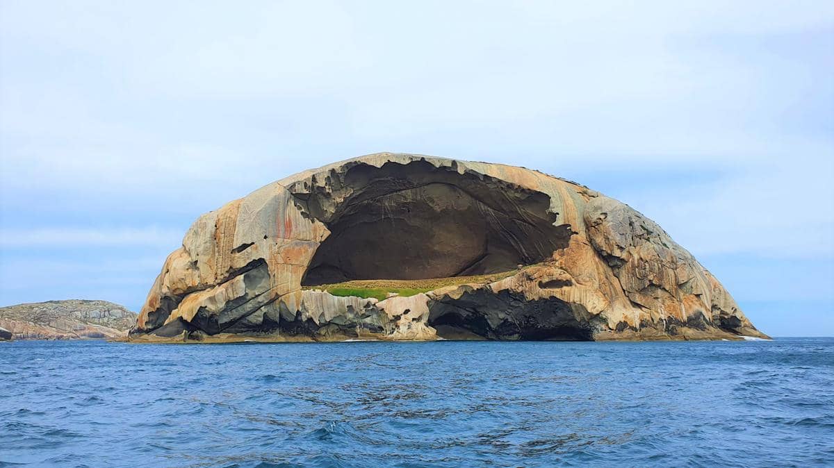 formasi batu granit Skull Rock yang menyerupai tengkorak.