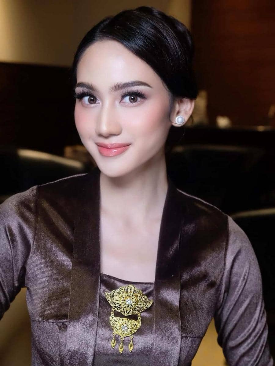 makeup simpel buat kelulusan SMA