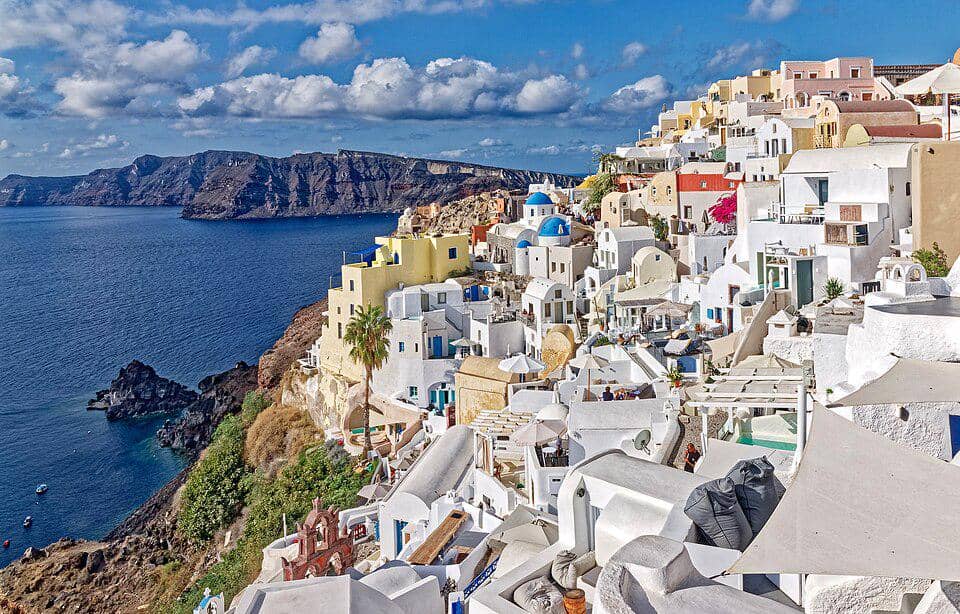 5 Fakta Desa Oia, Permata Indah di Santorini yang Penuh Pesona