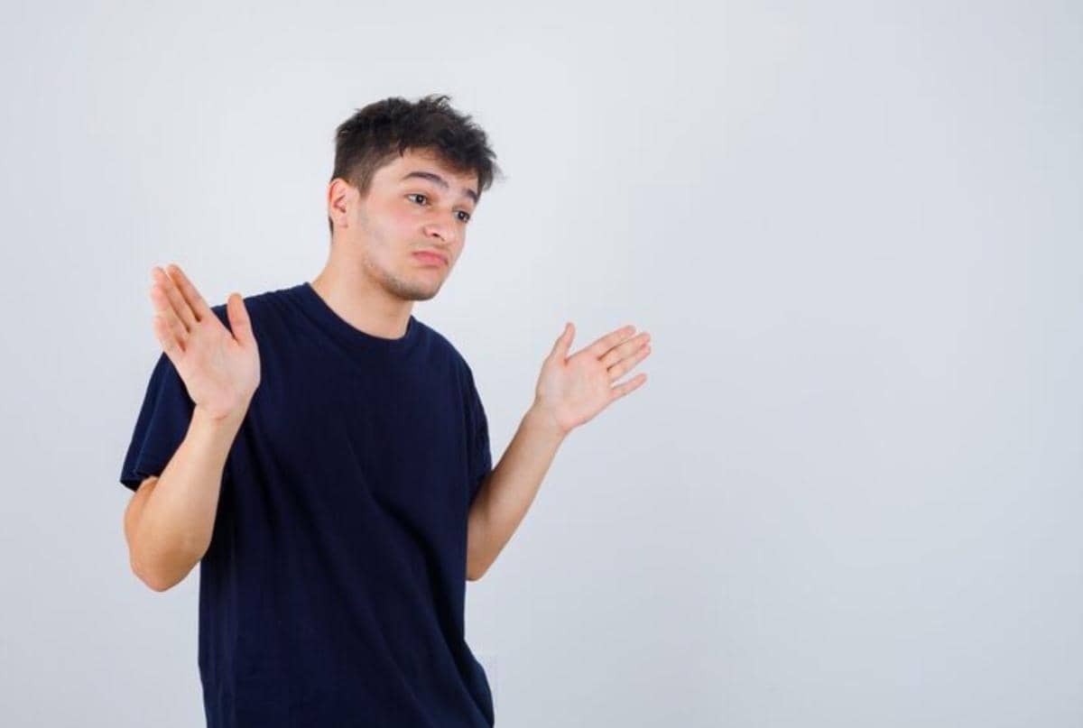 5 Zodiak Cowok yang Paling Nonchalant, Gak Mudah Terpengaruh!