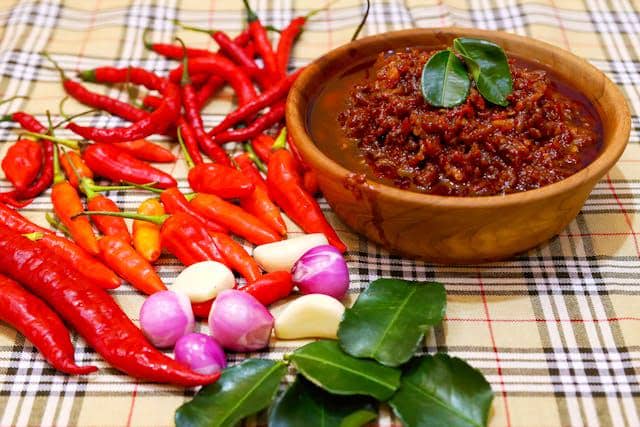 8 Tips Menyimpan Cabai Biar Nggak Cepat Keriput dan Busuk