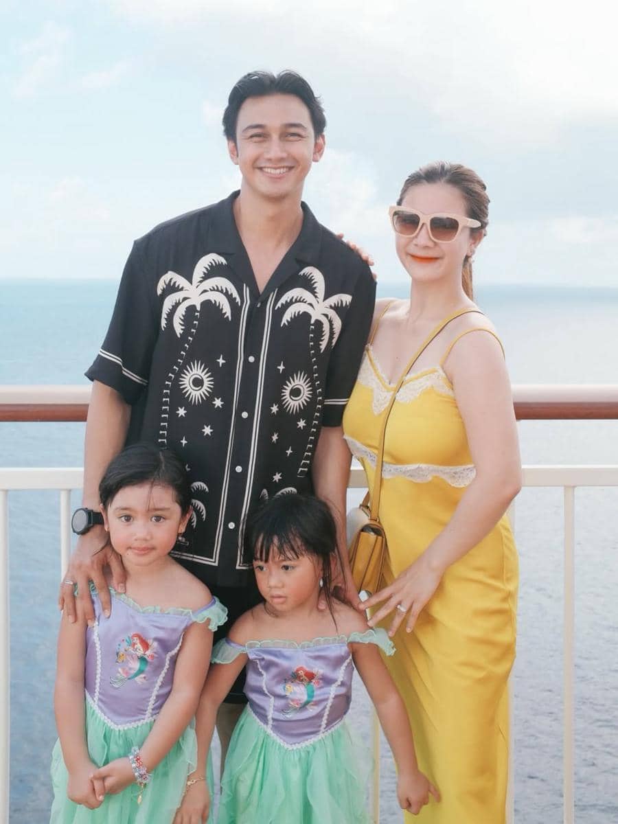 Keluarga Felicya dan Hito naik Disney Cruise Singapore