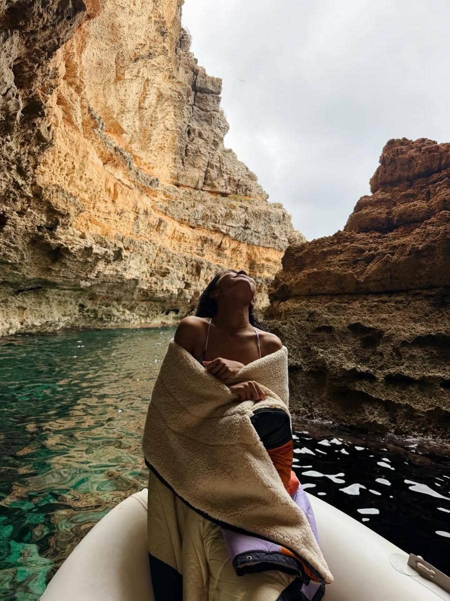 Azizah Salsha saat berlibur di Pulau Formentera