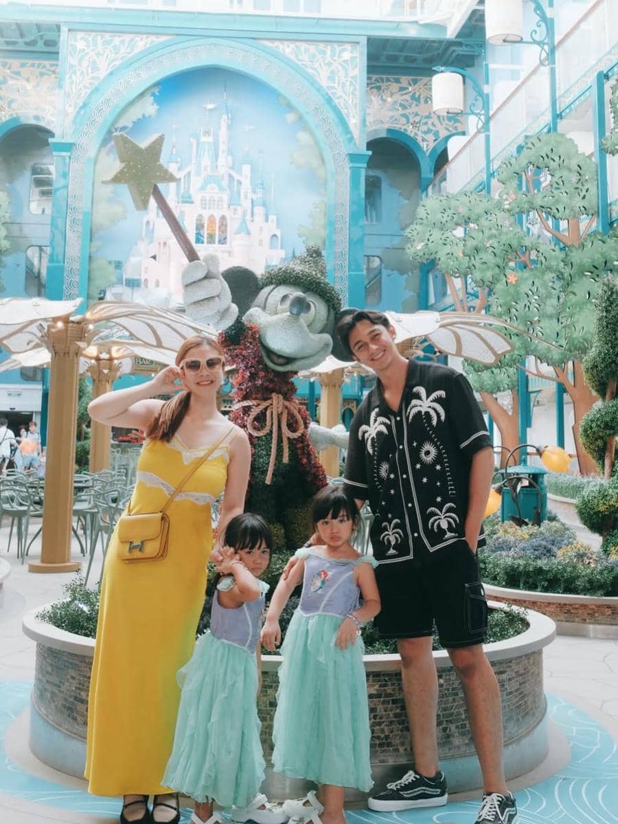 Keluarga Felicya dan Hito naik Disney Cruise Singapore
