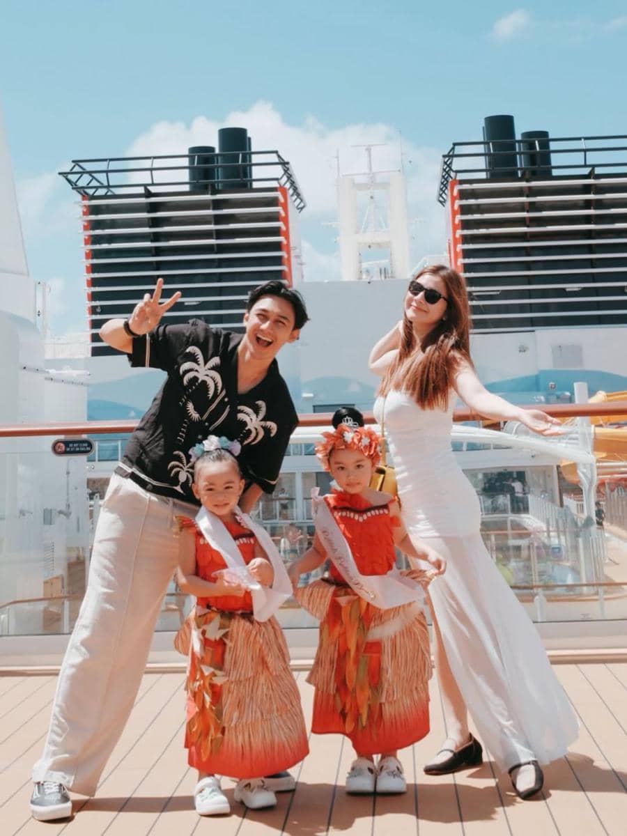 Keluarga Felicya dan Hito naik Disney Cruise Singapore