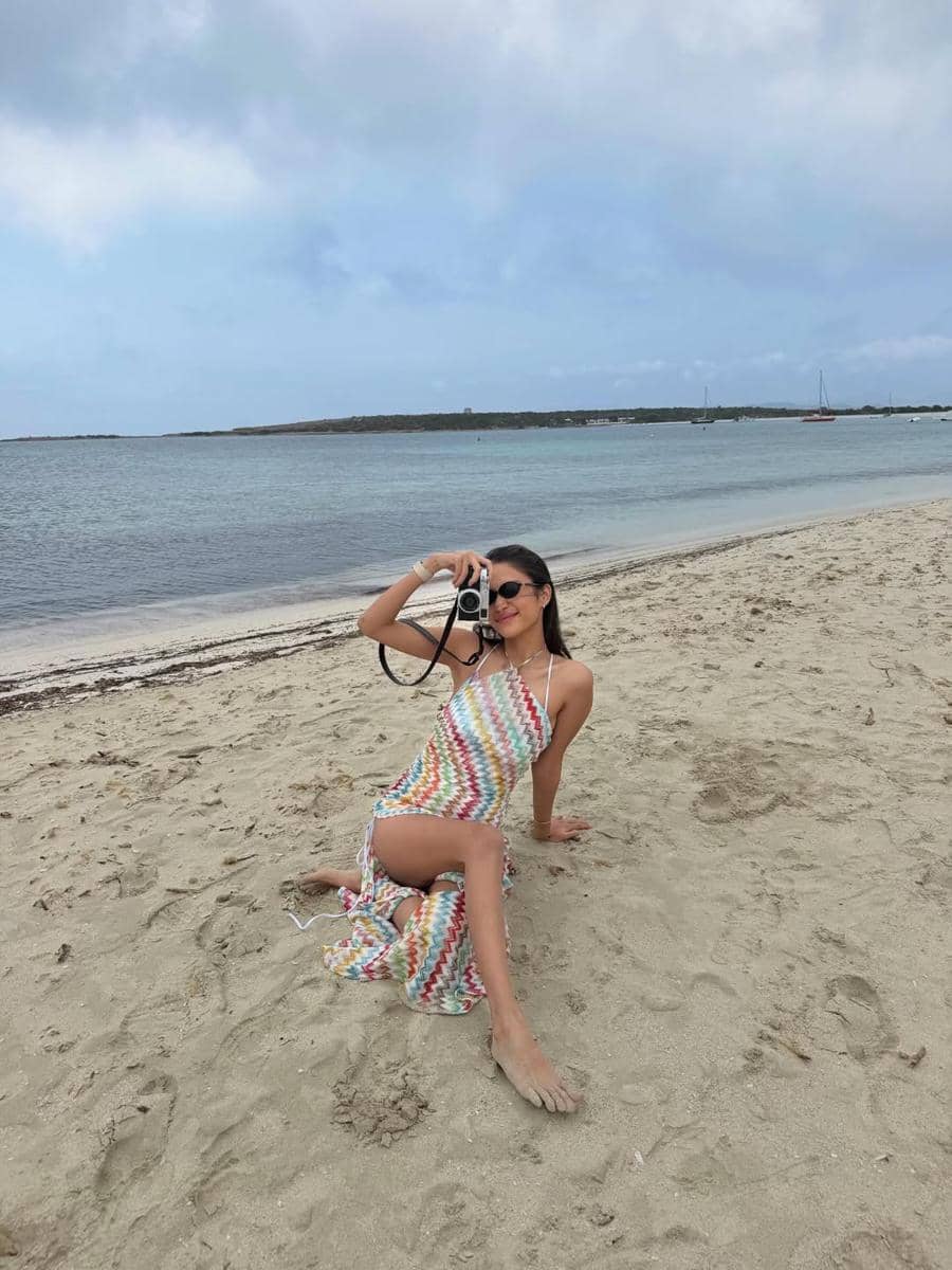 Azizah Salsha saat berlibur di Pulau Formentera