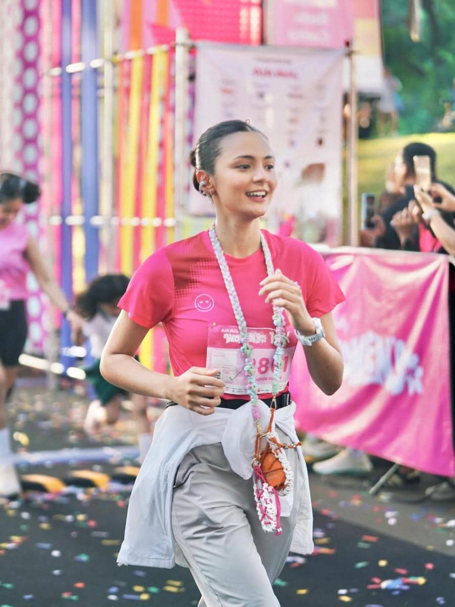 Amanda Rawles lari 10K dengan makeup flawless