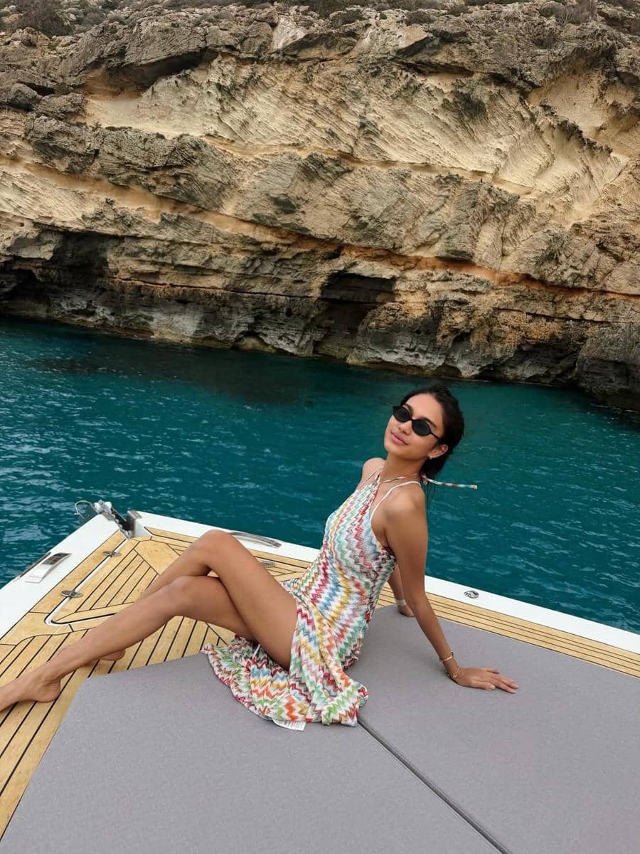Azizah Salsha saat berlibur di Pulau Formentera