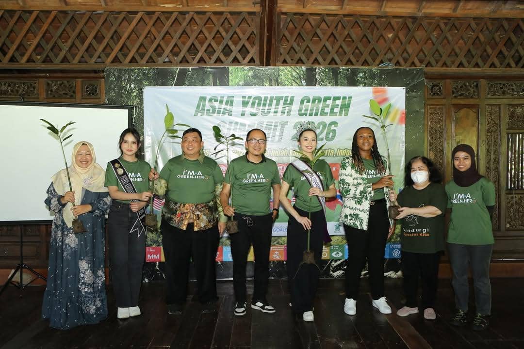 potret Victoria Kosasieputri, Puteri Indonesia Lingkungan 2026 menanam mangrove