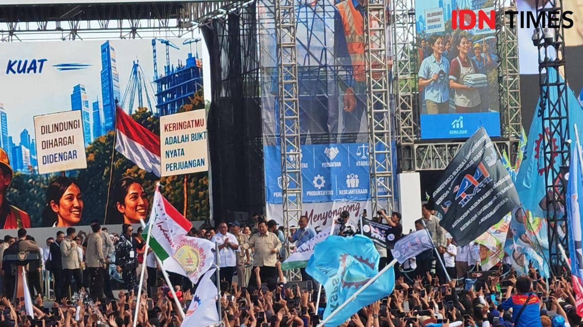 Sorak Buruh Pecah Sambut Teddy, Prabowo: Eh, Gue Presidennya