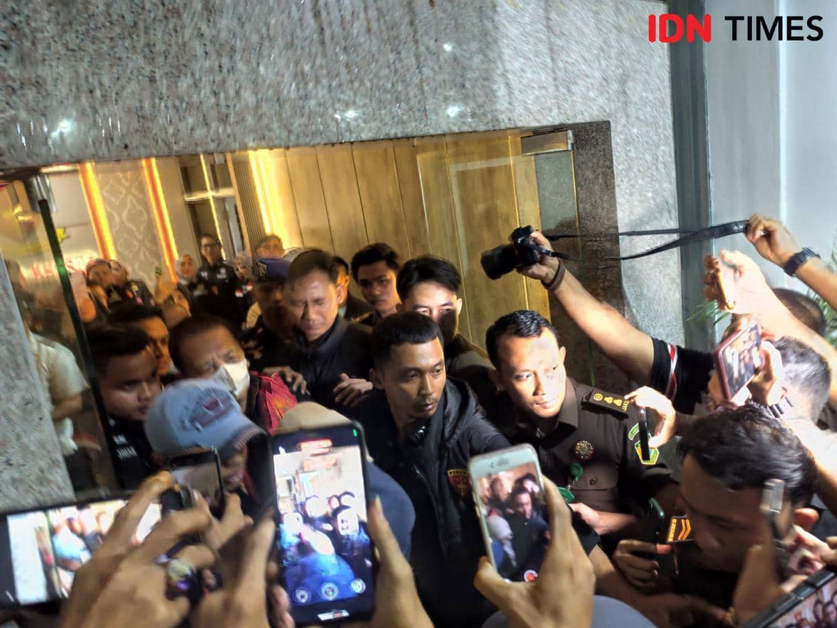 Kejati Lampung menetapkan tersangka dan menahan mantan Gubernur Arinal Djunaidi. (IDN Times/Tama Yudha Wiguna). 