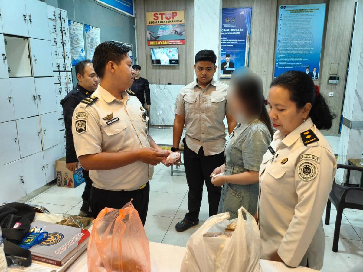 Modus Jenguk Pacar, Wanita Selundupkan 720 Antimo ke Rutan Serang