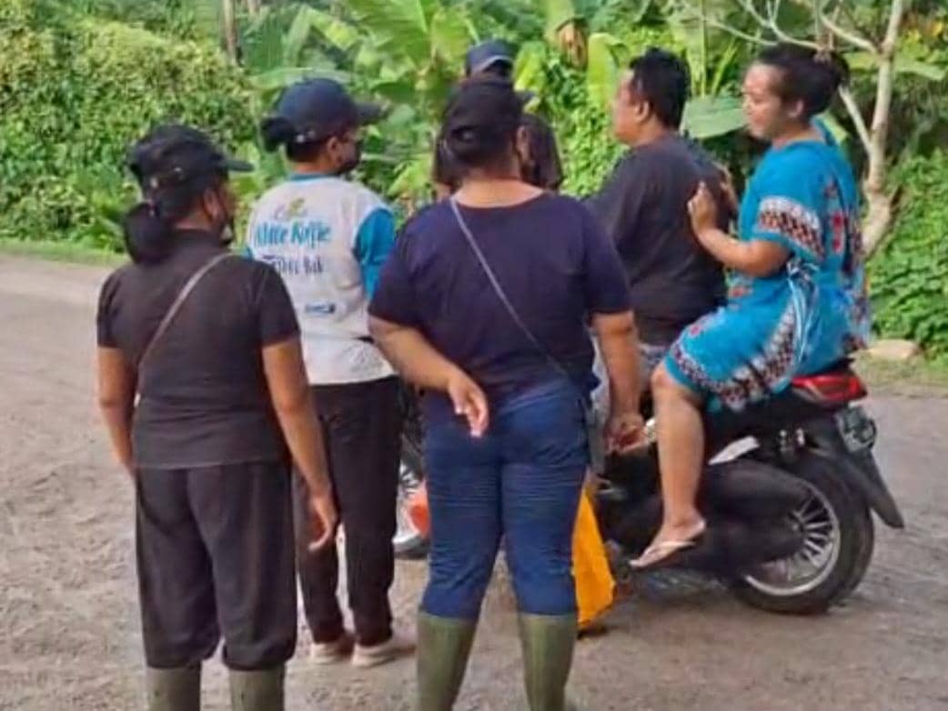 Petugas TPA Mandung Siaga Periksa Sampah dari Warga dan Truk Pengangkut   